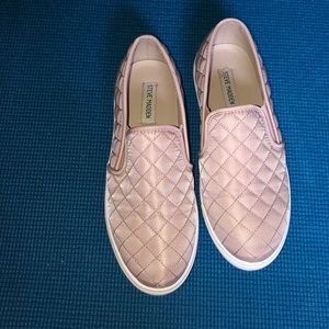 Steve Madden Eccentrcq Blush Slip ons